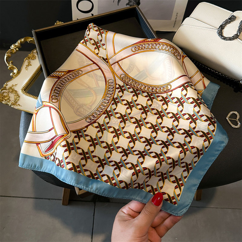 Lüks Kadın Kare Eşarp Zincir B - Silk Blouse incelemesi ve fiyatı